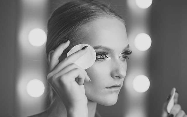How Does Makeup Affect The Skin